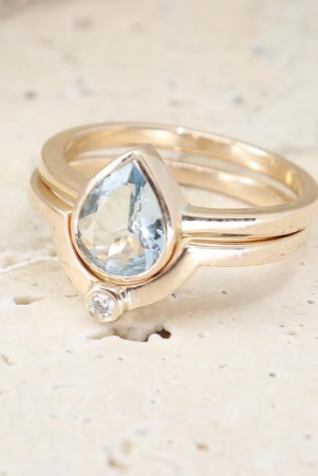 9K Yellow Gold Aquamarine Tear Drop Ring - Image 3