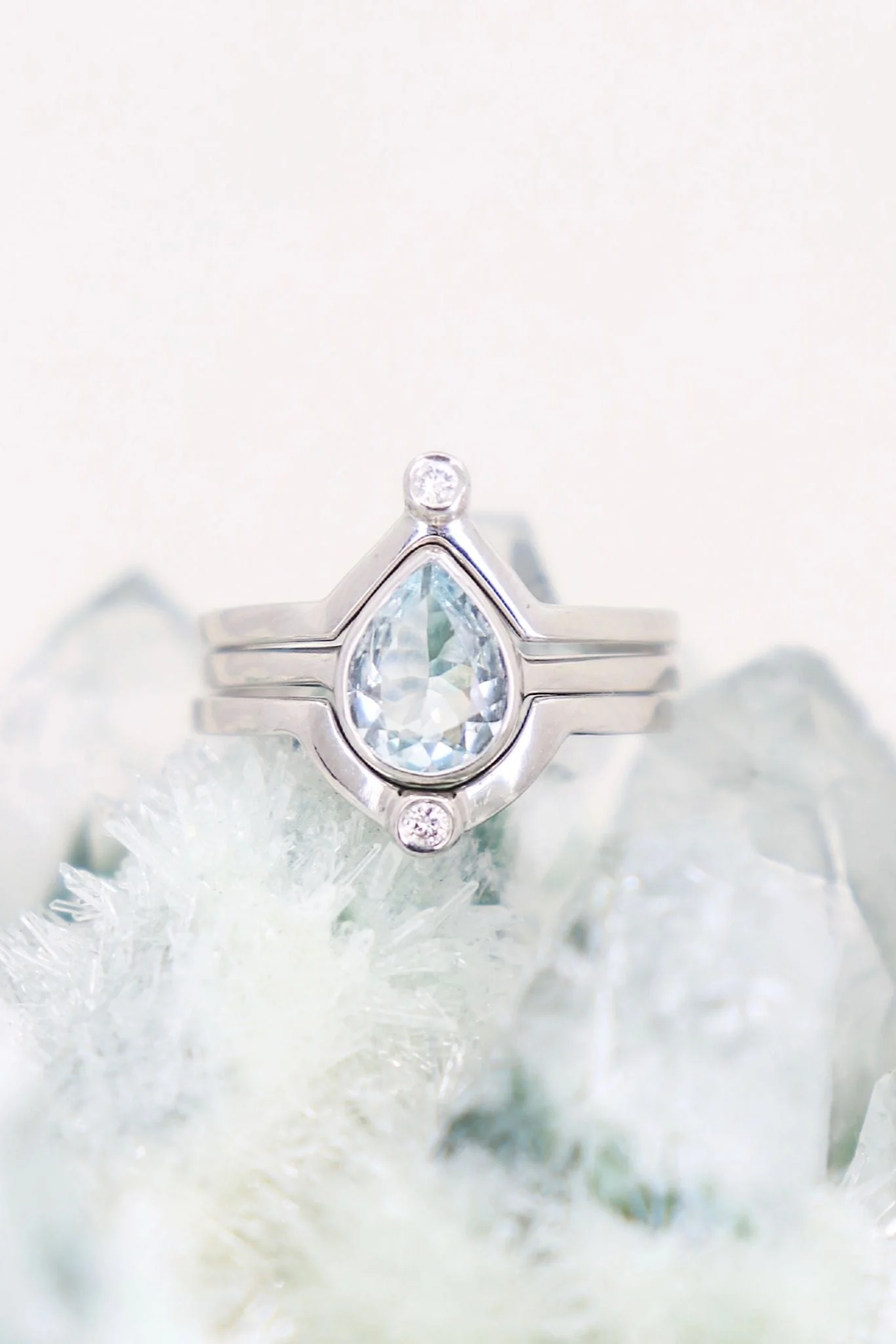 9K White Gold Aquamarine Tear Drop Ring - Image 4