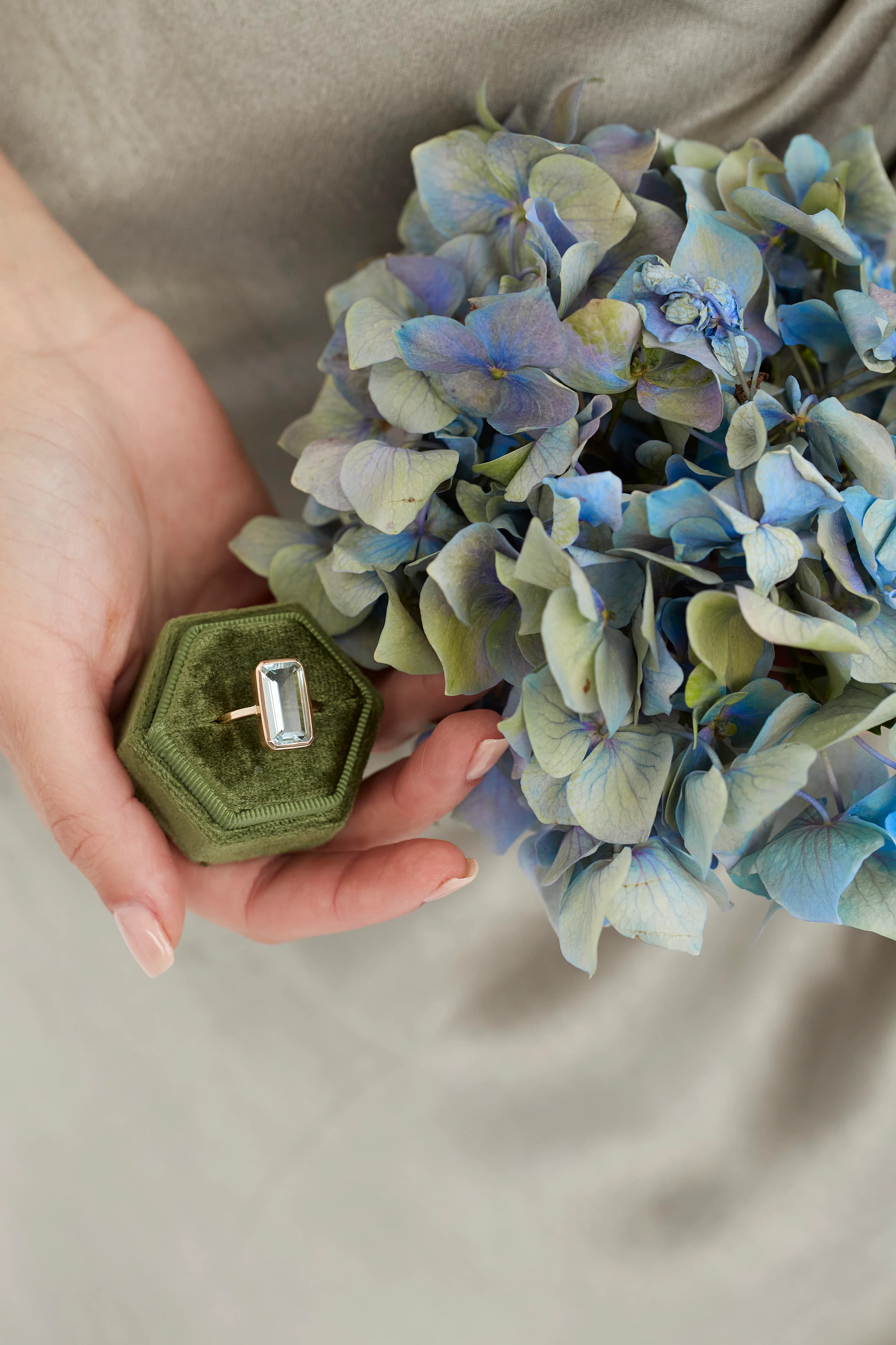 Baguette Aquamarine 9K Yellow Gold Ring - Image 3