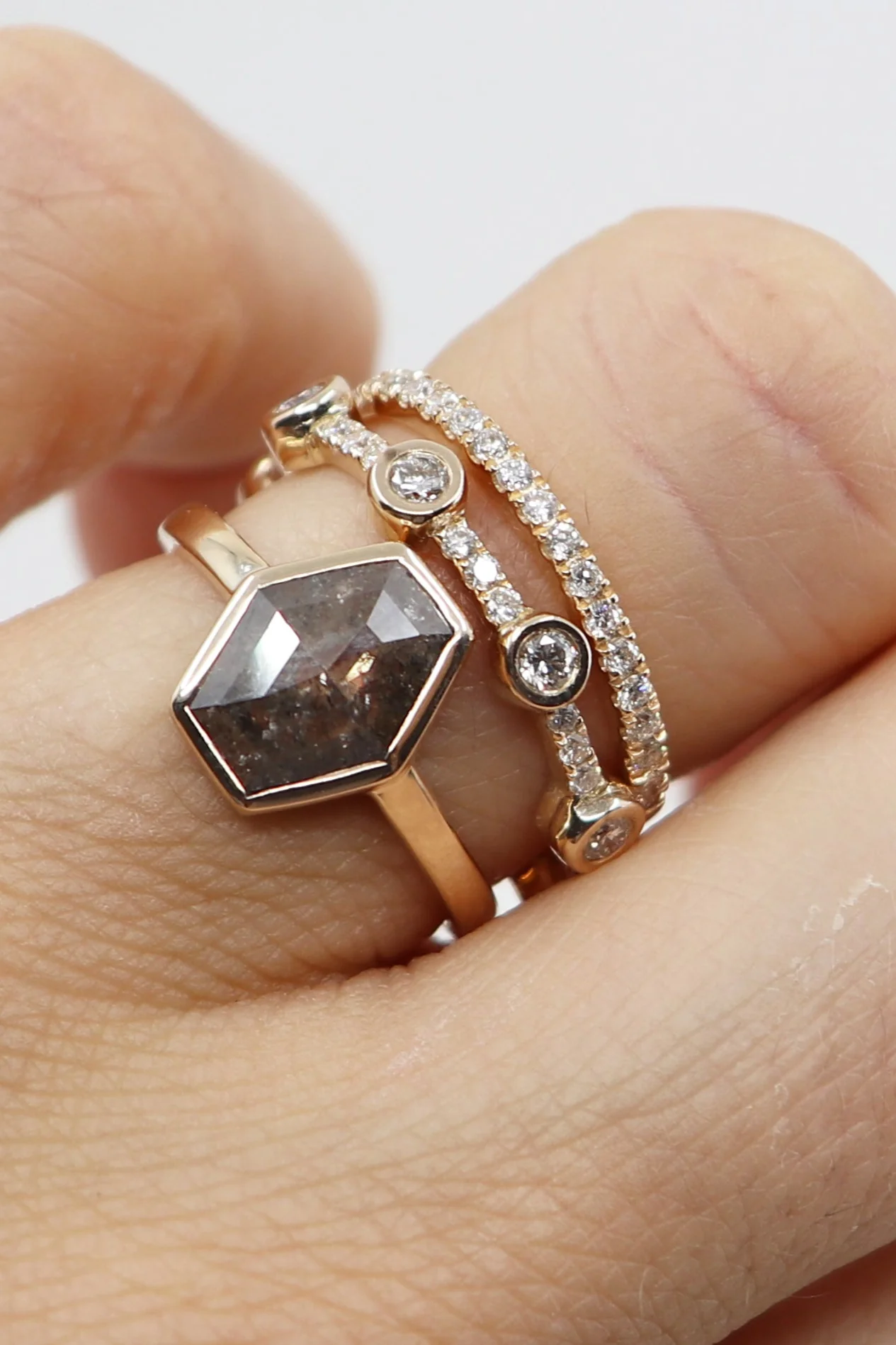 9K Yellow Gold Asymmetrical Diamond Wedder - Image 4