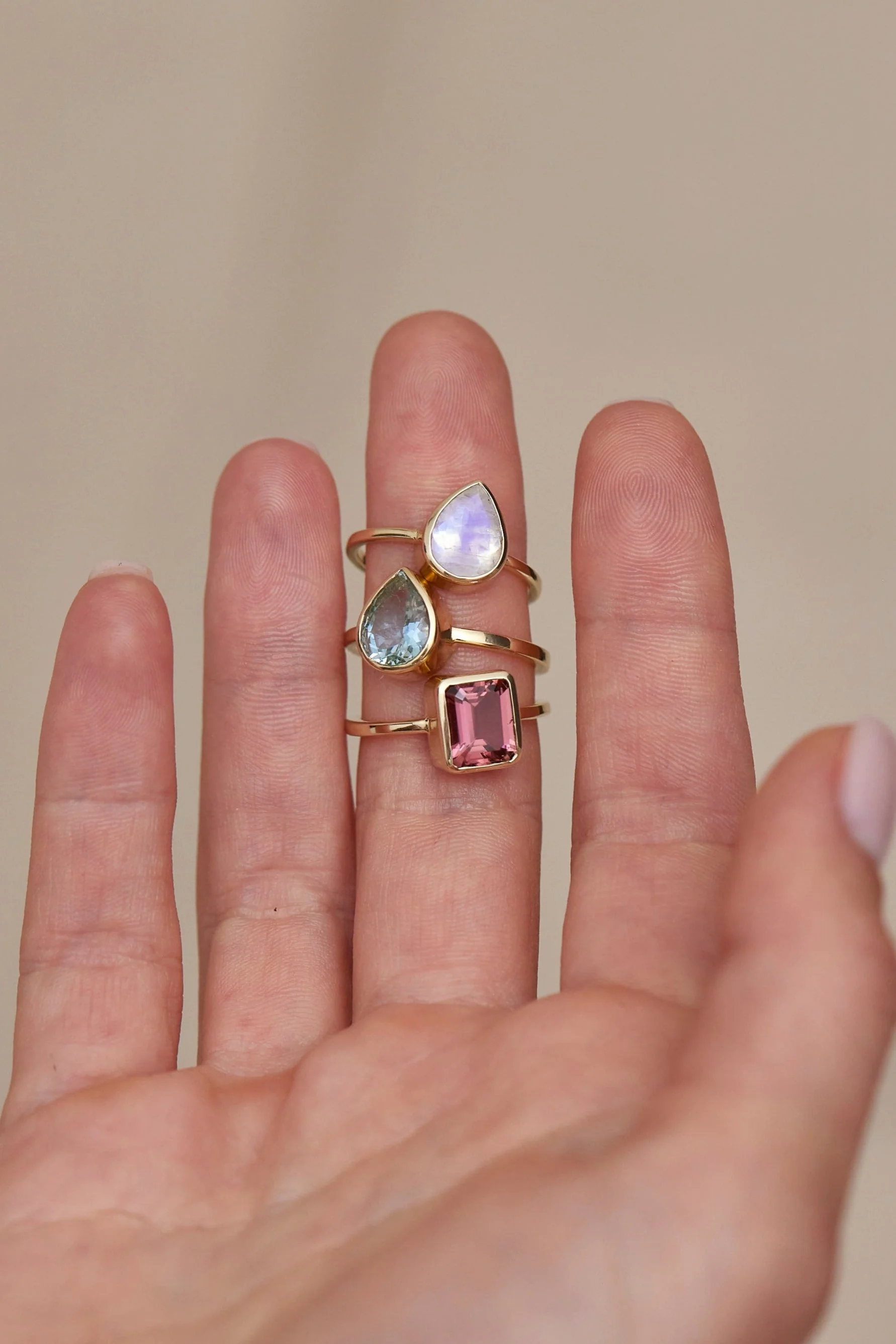 9K Yellow Gold Moonstone Tear Drop Ring - Image 3