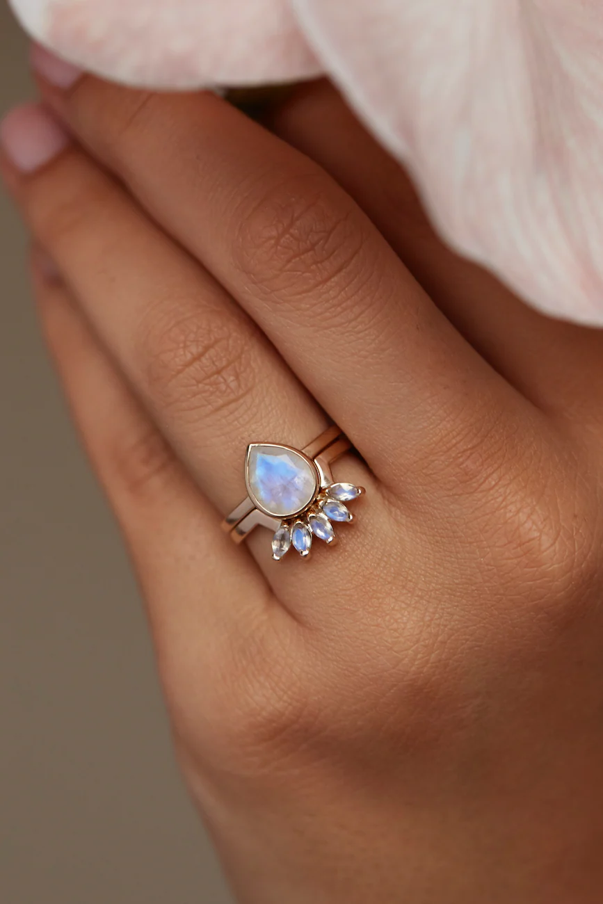 9K Yellow Gold Moonstone Tear Drop Ring - Image 4